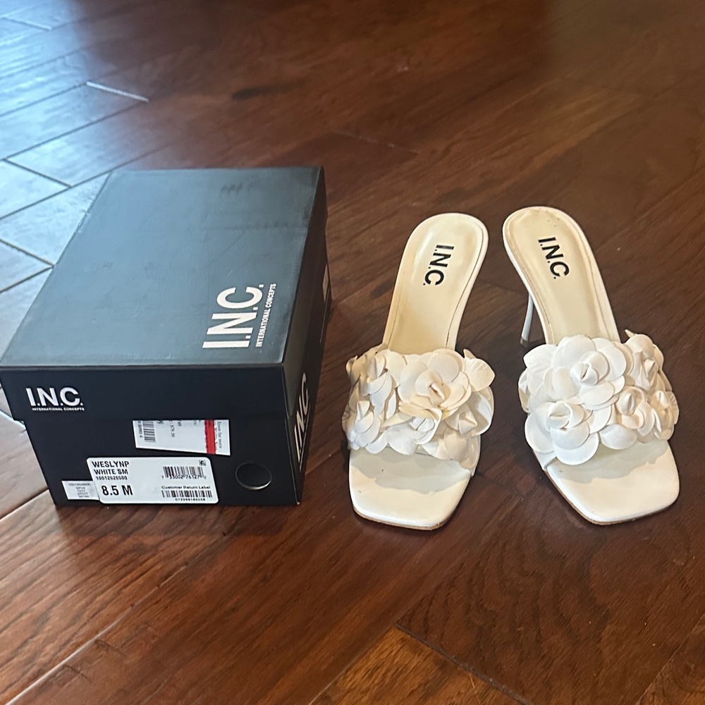 INC International Concepts White Mules